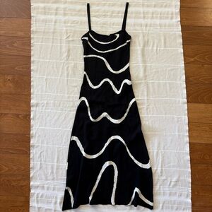 Commense Black and White Wave Midi Dress